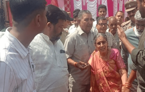 PM की पत्नी जसोदाबेन, कॉन्स्टेबल के बुलावे पर यूपी के छोटे से गांव …