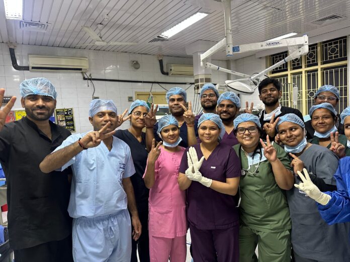 गर्दन से दिमाग तक धंसी 8 सेमी की कील सफलतापूर्वक निकाली