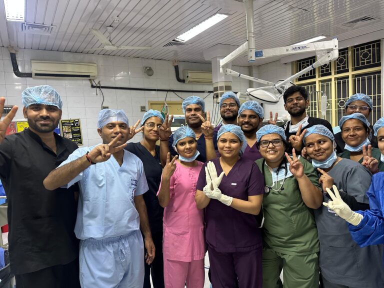 Lucknow News: KGMU में डॉक्टरों ने 7 साल की बच्ची की जान बचाई, गर्दन से दिमाग तक धंसी 8 सेमी की कील सफलतापूर्वक निकाली