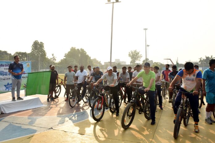 गोरखपुर में पूर्वोत्तर रेलवे ने आयोजित किया 'संडेज़ ऑन साइकिल' साइक्लोथॉन, फिट इंडिया अभियान को मिला नया आयाम | सर्वोदय न्यूज