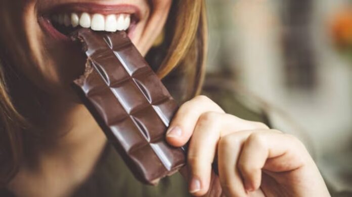 पीरियड्स में डार्क चॉकलेट खाना क्यों फायदेमंद है? एक्सपर्ट ने बताए 3 अहम कारण