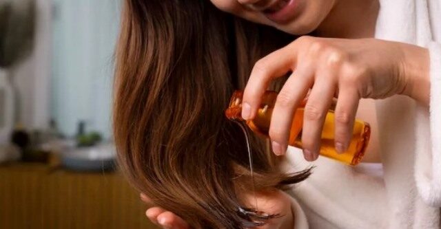 बालों को नेचुरली बनाएं काला और घना, सरसों के तेल में पकाकर लगाएं ये 4 घरेलू चीजें | जानिए असरदार नुस्खे