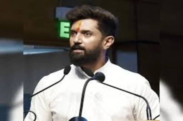 चुनाव से पहले PM मोदी के हनुमान को बड़ा झटका, LJPR के 38 नेताओं ने एक साथ दिया इस्तीफा