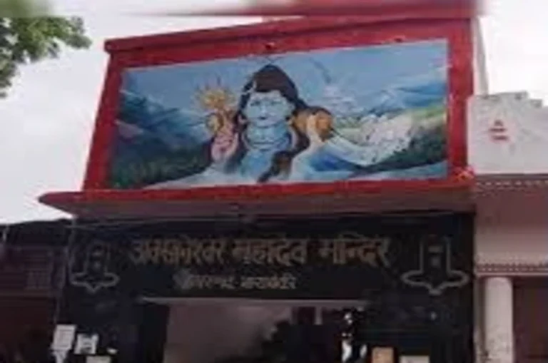 बाराबंकी के औसानेश्वर महादेव मंदिर में सावन के तीसरे सोमवार को भगदड़, 2 की मौत, 29 घायल