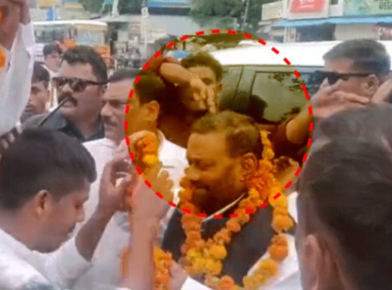 रायबरेली में स्वागत के दौरान बवाल: स्वामी प्रसाद मौर्य को युवक ने मारा थप्पड़, समर्थकों ने की पिटाई