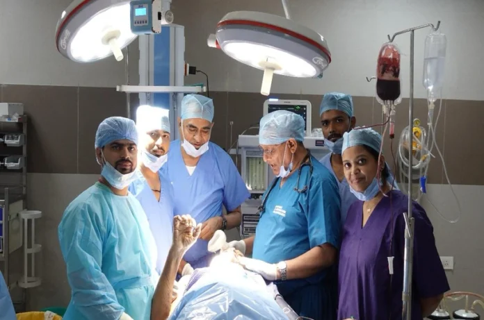 गोरखपुर में सफल कैंसर सर्जरी,जटिल-दुर्लभ कैंसर का इलाज और गोरखपुर में भी संभव