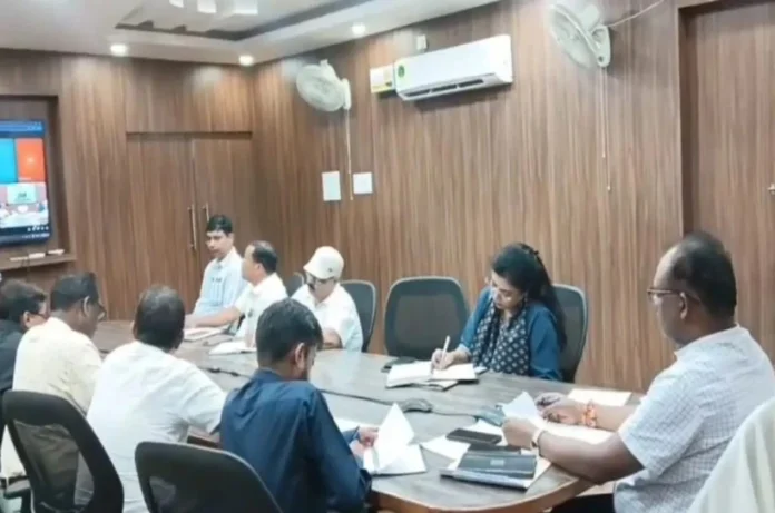 गूगल मीट पर चलने लगी पोर्न फिल्म, डीएम भी रह गए दंग!