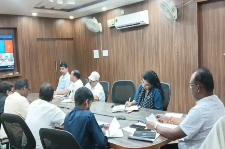 गूगल मीट पर चलने लगी पोर्न फिल्म, डीएम भी रह गए दंग!