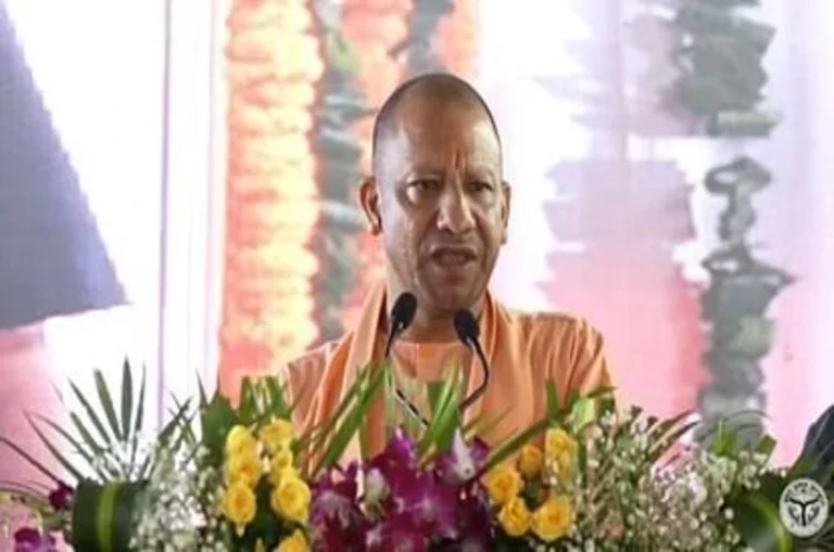 ‘ग’ से गणपति की जगह बच्चों को ‘ग’ से गधा पढ़ाना चाहती है सपा : योगी आदित्यनाथ