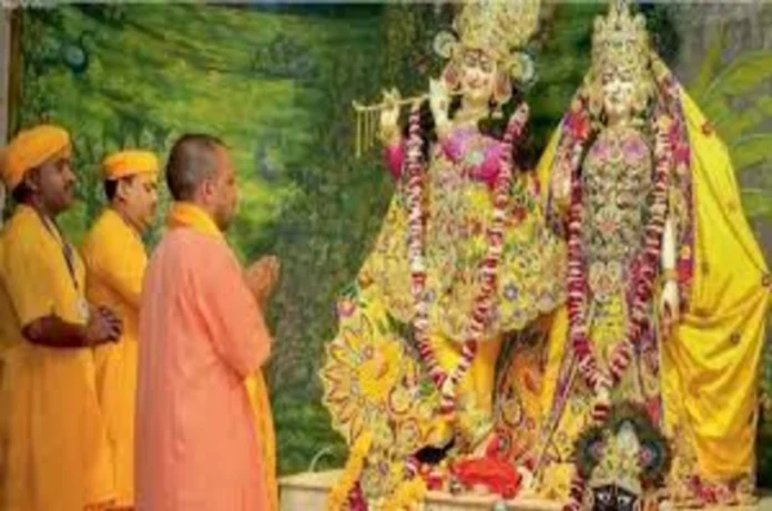 श्रीकृष्ण जन्माष्टमी पर मथुरा पहुंचे सीएम योगी, 645 करोड़ की परियोजनाओं का करेंगे लोकार्पण