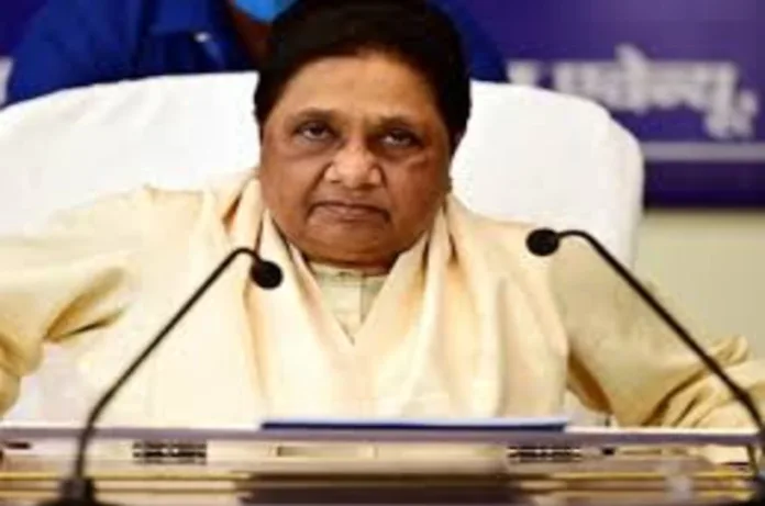 बिहार चुनाव: मायावती ने की अकेले चुनाव लड़ने की घोषणा, आकाश आनंद को सौंपी जिम्मेदारी