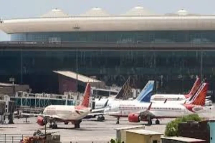 मुंबई एयरपोर्ट पर नेटवर्क खराबी से उड़ानों पर असर, कई फ्लाइट्स में देरी