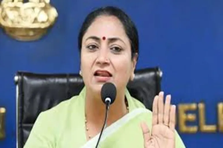 दिल्ली CM रेखा गुप्ता पर जनसुनवाई के दौरान हमला, आरोपी हिरासत में