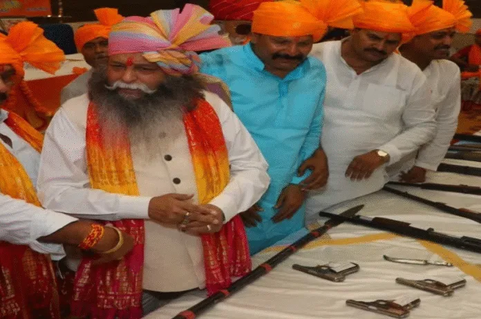 करणी सेना अध्यक्ष का विवादित बयान- “तौकीर रजा मिले तो मुर्गा बनाकर कूकड़ू-कूं कराएंगे”