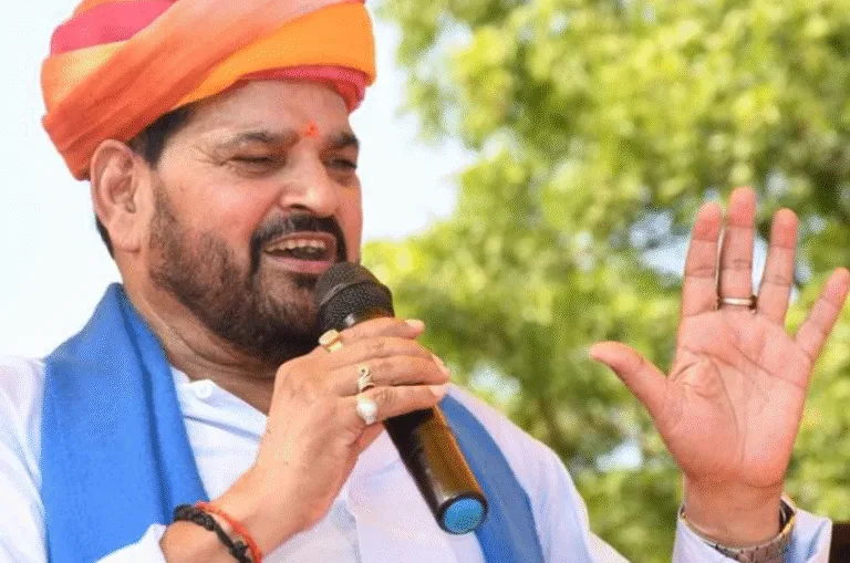 “I Love मोहम्मद” नारे पर बृजभूषण शरण सिंह का बड़ा बयान – बोले, ‘प्यार करो, लेकिन…