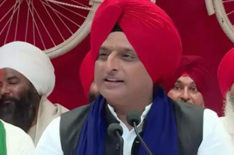 “ये लाल मुलायम का…” अखिलेश के सामने लॉन्च हुआ पंजाबी गाना, 2027 में सिख मंत्री…