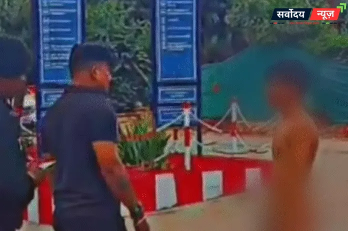 बुंदेलखंड यूनिवर्सिटी में छात्र ने कपड़े उतारकर मचाया हड़कंप