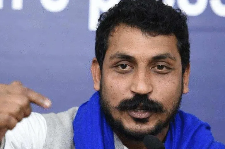 “जिस संत की आंखें नहीं, सोचिए उनके कितने पाप” — चंद्रशेखर आजाद का रामभद्राचार्य पर तीखा वार
