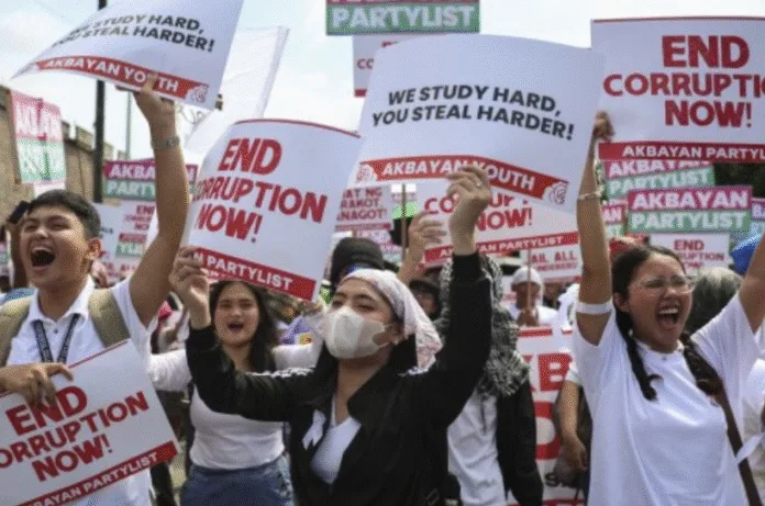 नेपाल के बाद अब फिलीपींस में जन आक्रोश, सड़कों पर उतरे हजारों लोग