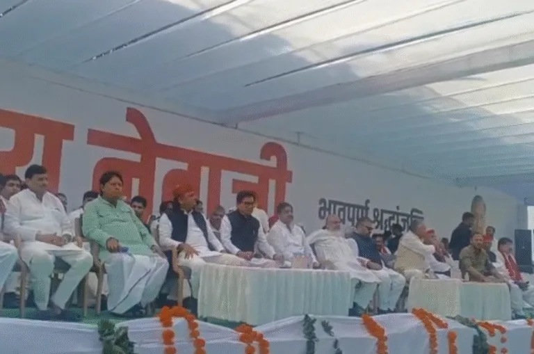 Mulayam Singh Yadav: नेताजी की तीसरी पुण्यतिथि पर सैफई में जुटा यादव परिवार, अखिलेश यादव ने दी भावभीनी श्रद्धांजलि