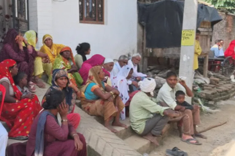 Ayodhya News: बीकापुर में मामा-भांजे समेत तीन लोगों की संदिग्ध मौत, गांव में मचा कोहराम