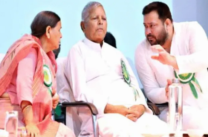 बिहार चुनाव से पहले तेजस्वी यादव समेत लालू परिवार पर चलेगा ट्रायल, कोर्ट का बड़ा फैसला