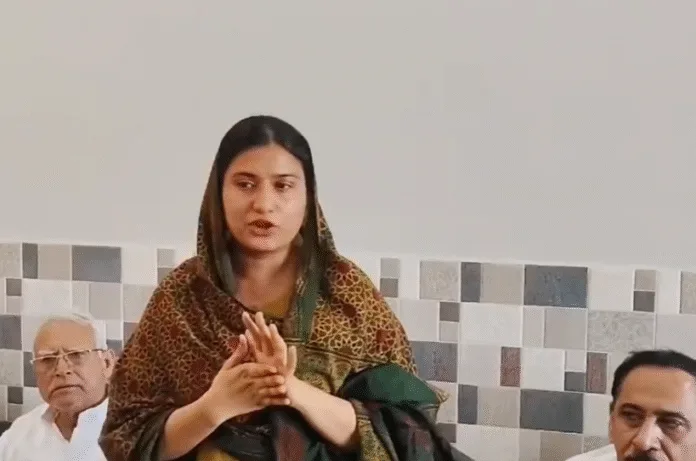 इकरा हसन भावुक: ‘मुझे मुल्ली और आतंकवादी कहा गया — ऐसे लोगों को छोड़ूंगी नहीं’