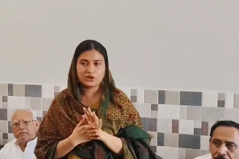 इकरा हसन भावुक: ‘मुझे मुल्ली और आतंकवादी कहा गया — ऐसे लोगों को छोड़ूंगी नहीं’
