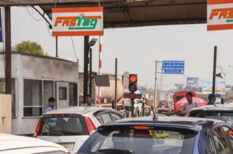बिना FASTag वालों को बड़ी राहत: अब UPI से टोल पर सिर्फ देना होगा इतना भुगतान,जाने…