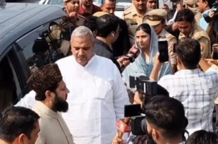 इकरा हसन, नदवी, हरेंद्र मलिक को गाजियाबाद बॉर्डर पर रोका, बर्क संभल में हाउस अरेस्ट; इकरा बोलीं- ‘यह अघोषित इमरजेंसी’