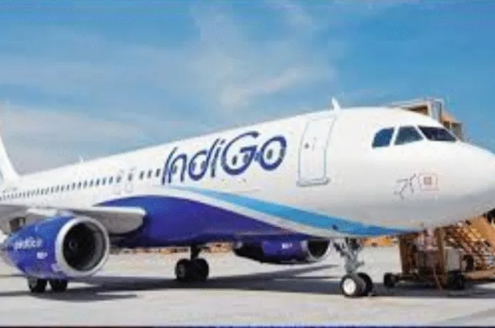 फ्यूल लीकेज की सूचना के बाद कोलकाता-श्रीनगर इंडिगो फ्लाइट की वाराणसी में इमरजेंसी लैंडिंग, सभी यात्री सुरक्षित