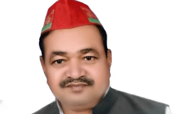 किसानों की चड्डी उतारने के बाद...सपा सांसद बोले- ‘सभी को नंगा करूंगा’, पीएम योजना पर उठाए सवाल