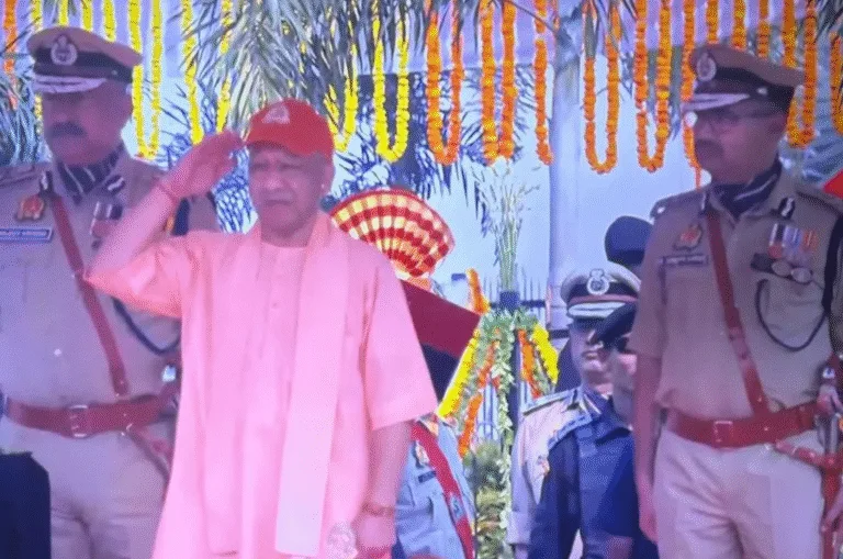 पुलिस स्मृति दिवस पर मुख्यमंत्री योगी ने शहीदों को दी श्रद्धांजलि, वीरांगनाओं को किया सम्मानित