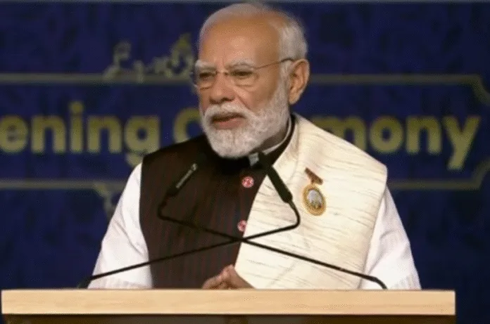 'मैं यहां अतिथि नहीं' – PM मोदी ने किया 'शांति शिखर' का उद्घाटन, ब्रह्माकुमारी से पुराने रिश्ते पर बोले