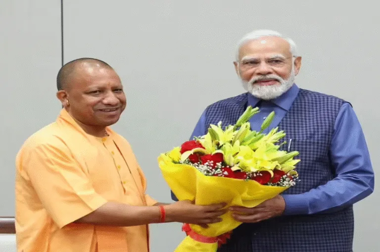 अयोध्या राम मंदिर ध्वजारोहण समारोह 25 नवंबर को, पीएम मोदी -सीएम योगी को सौंपा निमंत्रण पत्र