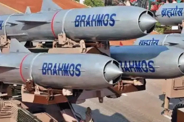 भारत की 'ब्रह्मोस' मिसाइल से पाकिस्तान में मची थी तबाही, अब दुनिया का सबसे बड़ा मुस्लिम देश करेगा खरीद