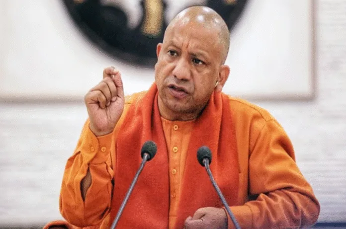 योगी सरकार की बड़ी कार्रवाई: लखनऊ में एडिशनल कमिश्नर सहित 3 राज्य कर अधिकारी सस्पेंड