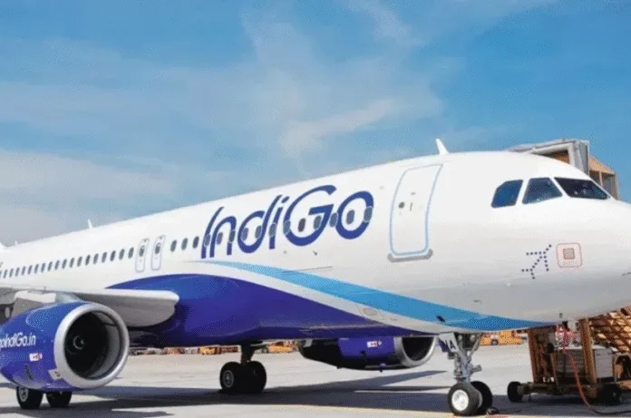 दिल्ली एयरपोर्ट पर ठप हुआ एयर ट्रैफिक सिस्टम, 700 उड़ानें लेट - साइबर अटैक की आशंका पर IT मंत्रालय का बयान