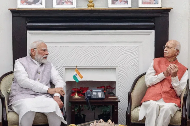 पीएम मोदी ने लालकृष्ण आडवाणी से मुलाकात कर 98वें जन्मदिन की दी शुभकामनाएं
