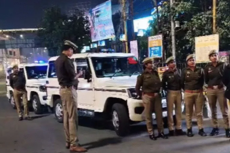 दिल्ली धमाके के बाद यूपी में हाई अलर्ट, लखनऊ पुलिस ने चलाया सघन अभियान