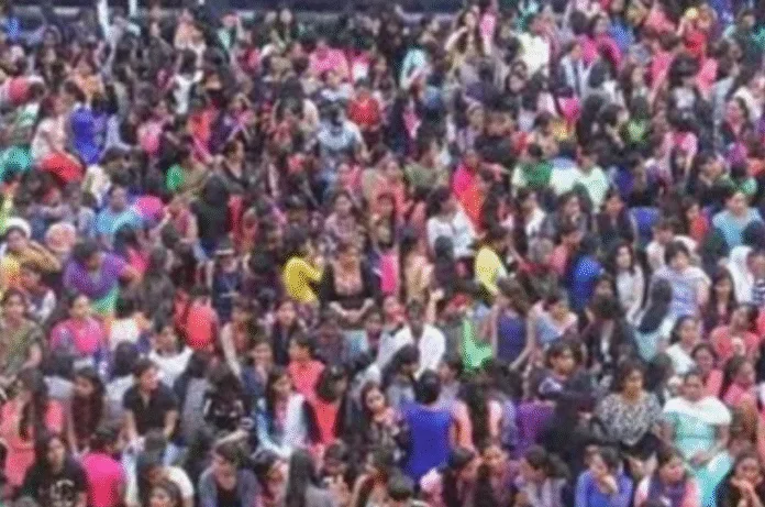 दुनिया के कई देशों में महिलाओं की संख्या पुरुषों से अधिक, देखें पूरी लिस्ट और वजहें