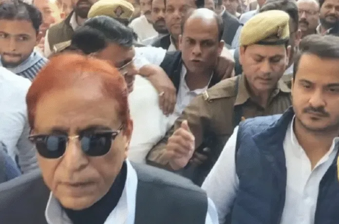 आजम खां और बेटे अब्दुल्ला को दो पैन कार्ड मामले में 7 साल की जेल