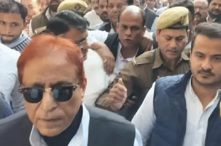आजम खां और बेटे अब्दुल्ला को दो पैन कार्ड मामले में 7 साल की जेल