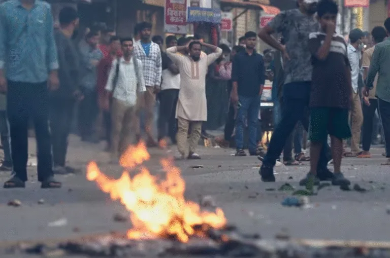 ढाका में शेख हसीना को सजा के बाद बढ़ा तनाव, यूनुस सरकार सख्त मोड में; सुरक्षा कड़ी
