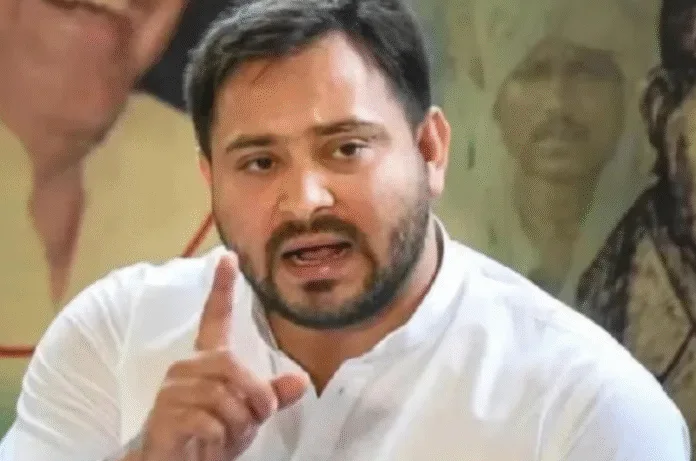 मीटिंग में भावुक हुए तेजस्वी यादव, बोले– मेरी जगह किसी और को चुन लीजिए