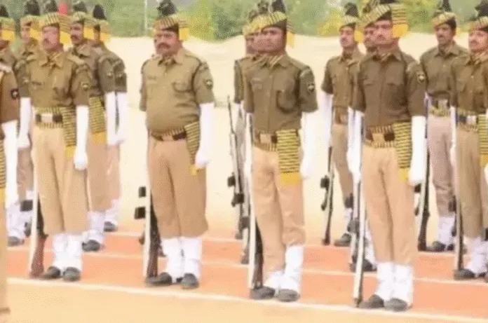 UP Home Guard Vacancy 2025: यूपी में 41,424 होमगार्ड भर्ती के आवेदन शुरू, जानें सैलरी व जिलेवार पद
