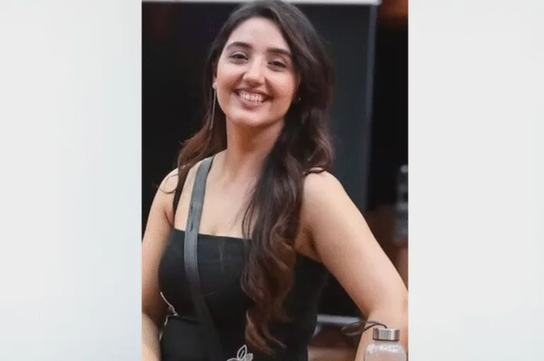 Bigg Boss 19: घर पहुंचते ही फर्श पर बैठ गईं अशनूर कौर, परिवार ने किया ग्रैंड वेलकम-वीडियो वायरल