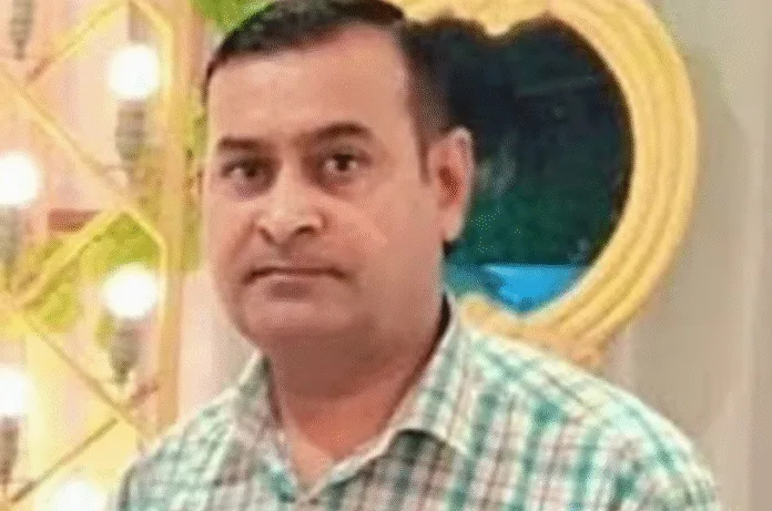 यूपी में ड्यूटी के दौरान बीएलओ की मौत, हार्ट अटैक आते ही सुपरवाइजर भागा—ग्रामीणों में आक्रोश
