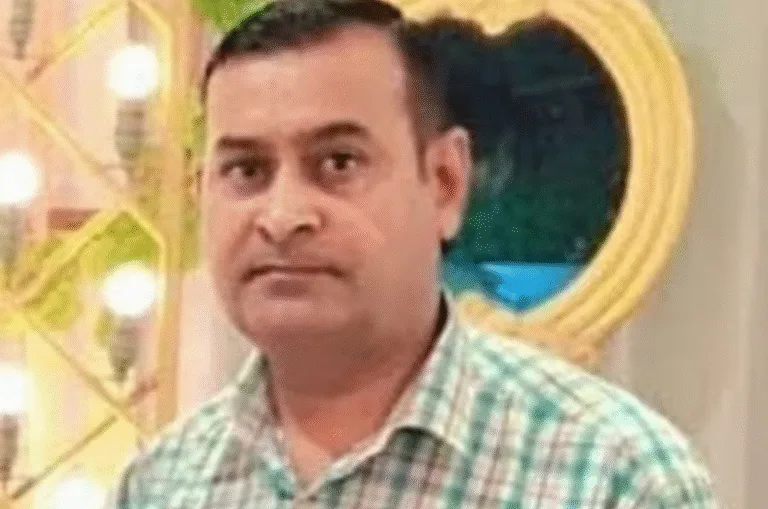 यूपी में ड्यूटी के दौरान बीएलओ की मौत, हार्ट अटैक आते ही सुपरवाइजर भागा—ग्रामीणों में आक्रोश