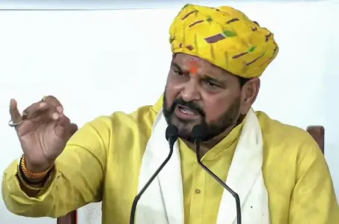 पूर्व सांसद बृजभूषण शरण सिंह का दावा: असदुद्दीन ओवैसी के पूर्वज हिन्दू, ब्राह्मण कुल में जन्म